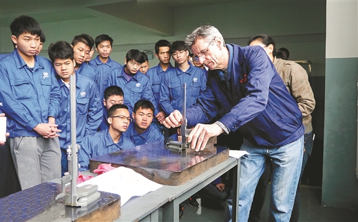 综述：德国“双元制”职业教育让学习和实践紧密结合